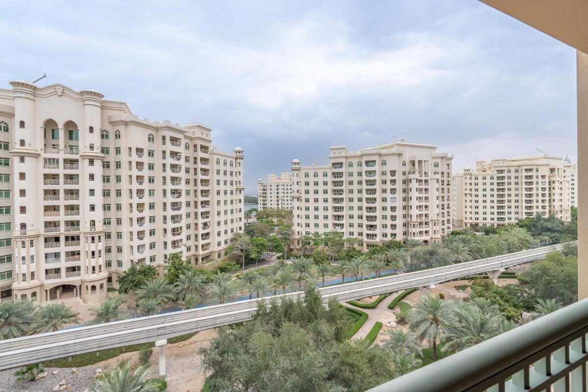 Spacious 3-bedrooms With Cozy Balcony In Palm Jumeira! Lägenhet Dubai
