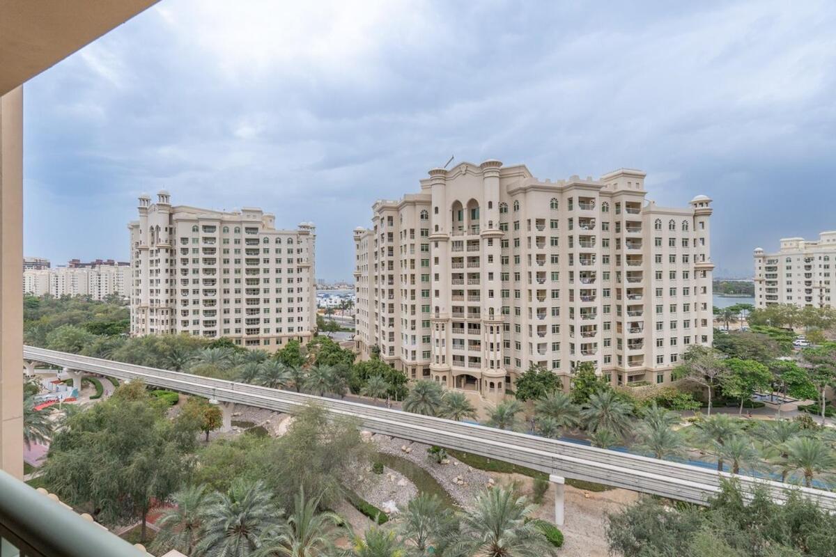 Spacious 3-bedrooms With Cozy Balcony In Palm Jumeira! Lägenhet