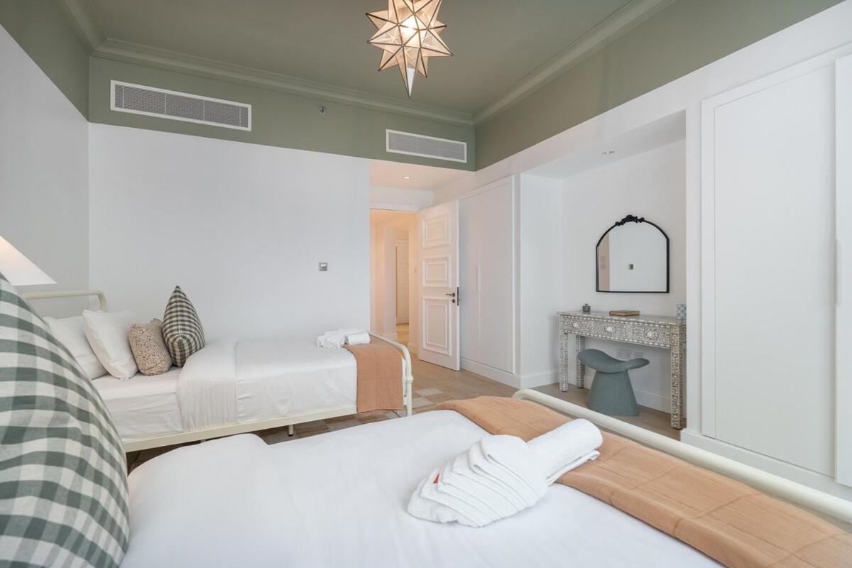 Spacious 3-bedrooms With Cozy Balcony In Palm Jumeira! Lägenhet *