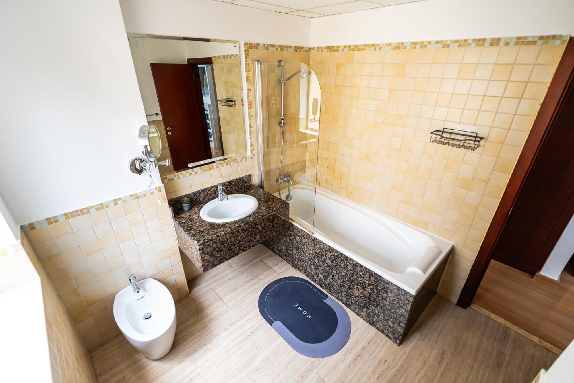 Vandrerhjem Yousleep - Beach View - 5 Min From Metro Dubai