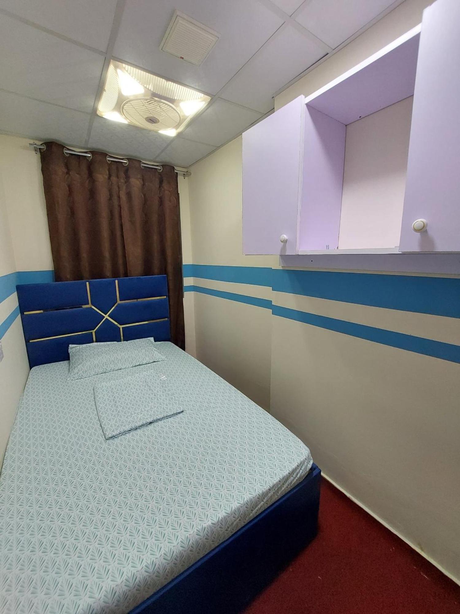 Benitah Capsule Hostel, Family And Partitions Appartamento Dubai