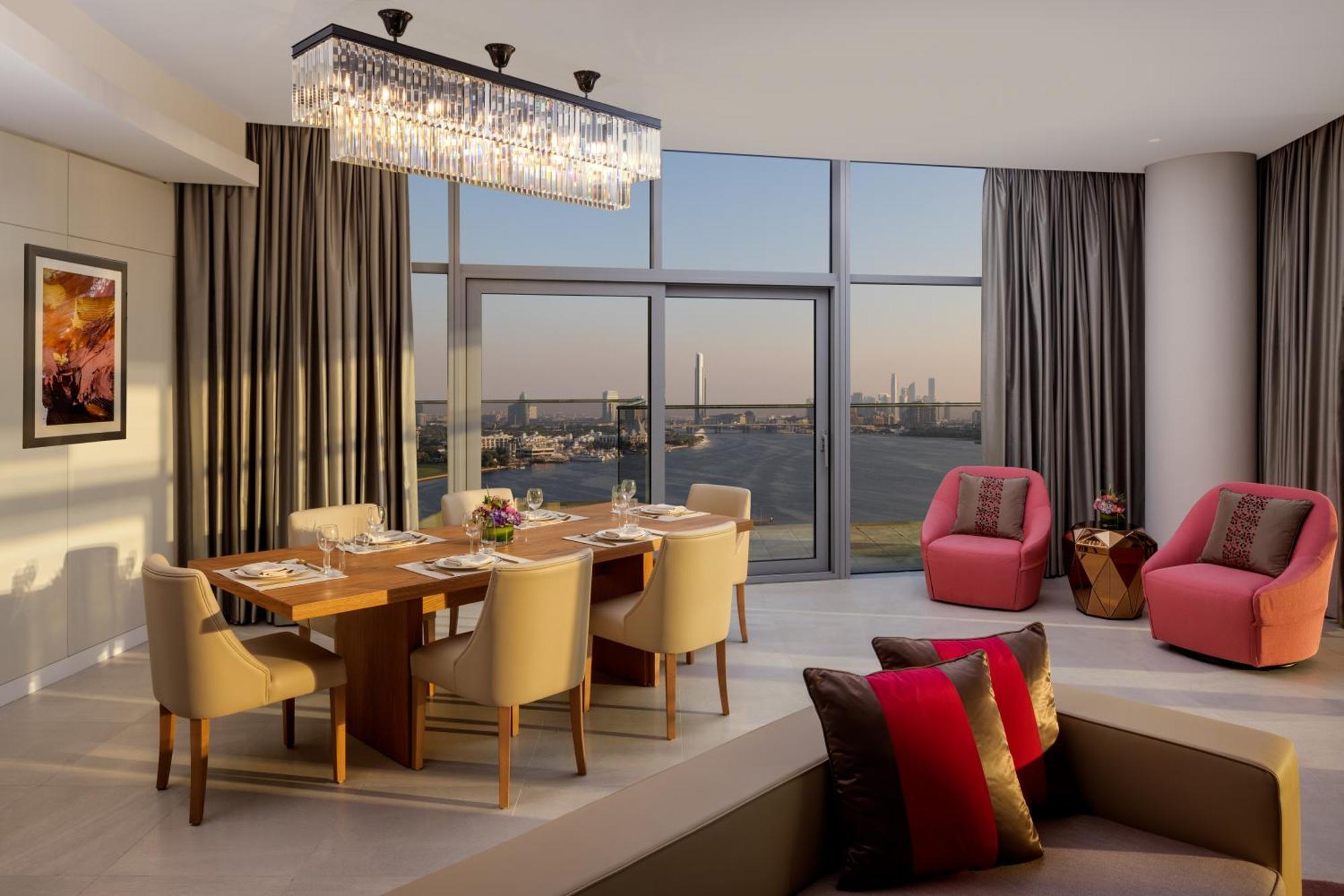 Hilton Creek & Residences Hotell 5*