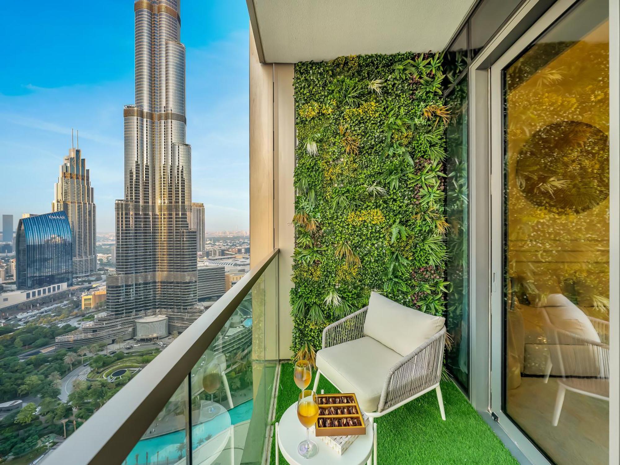 Apartamento Grandeur 2 Bedroom I Burj Khalifa & Fountain Views I Free Parking, Gym, Pool, Wi-fi & Ps5 I By Skyline Serenity Dubái