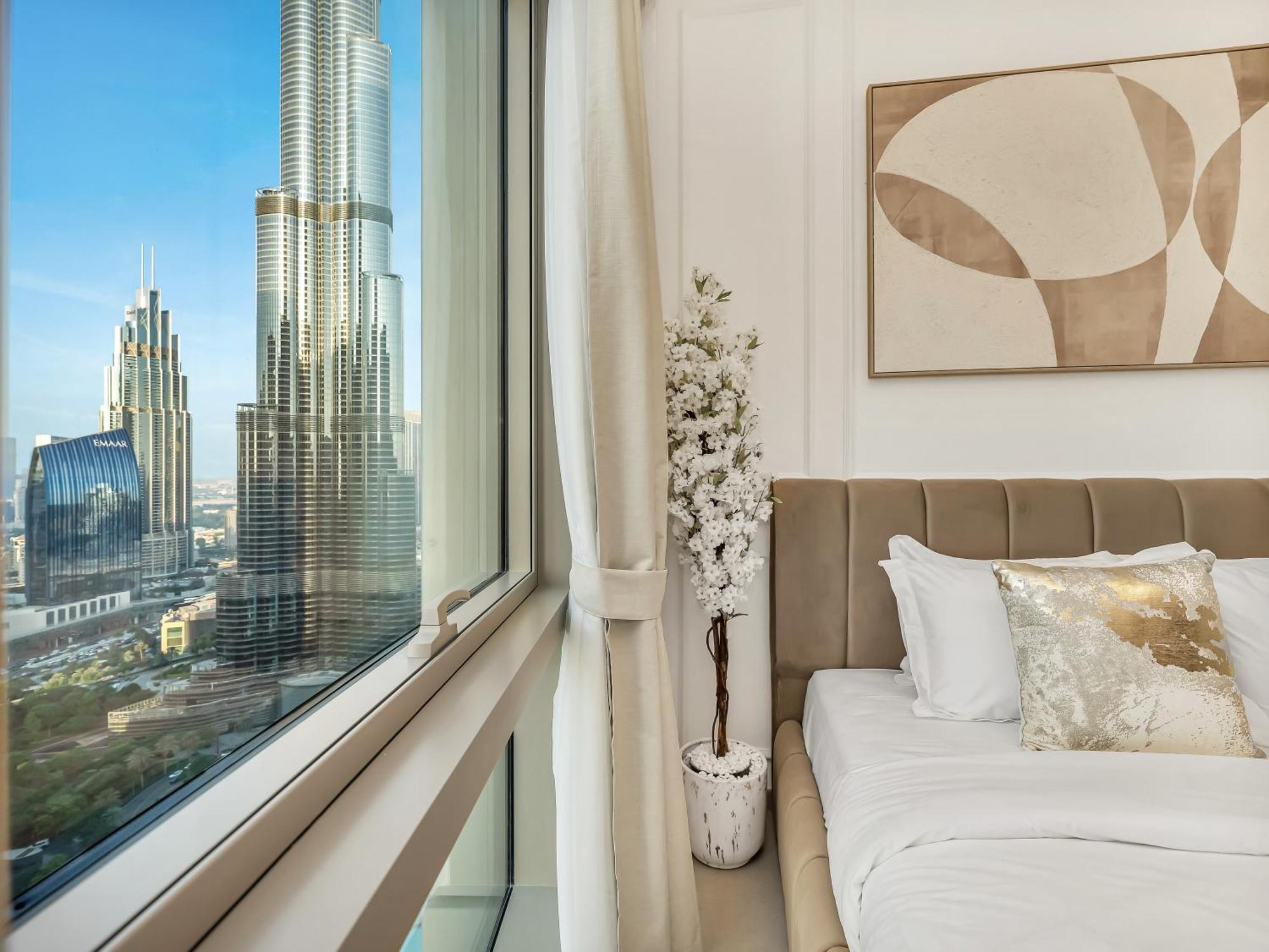 Grandeur 2 Bedroom I Burj Khalifa & Fountain Views I Free Parking, Gym, Pool, Wi-fi & Ps5 I By Skyline Serenity Dubái
