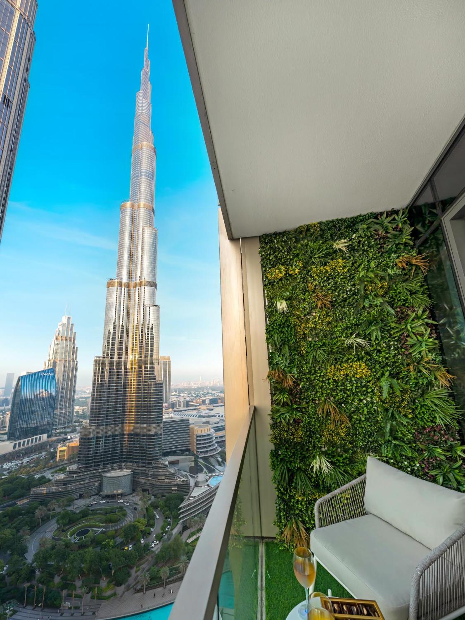 Grandeur 2 Bedroom I Burj Khalifa & Fountain Views I Free Parking, Gym, Pool, Wi-fi & Ps5 I By Skyline Serenity Apartamento *