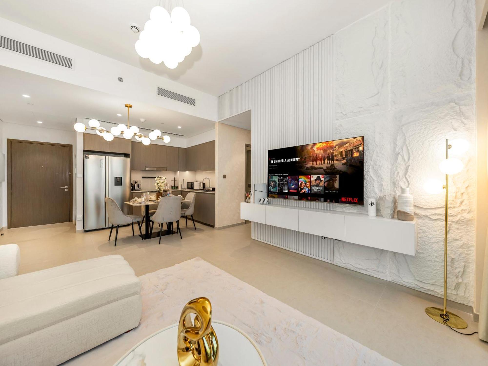 Grandeur 2 Bedroom I Burj Khalifa & Fountain Views I Free Parking, Gym, Pool, Wi-fi & Ps5 I By Skyline Serenity * Dubái