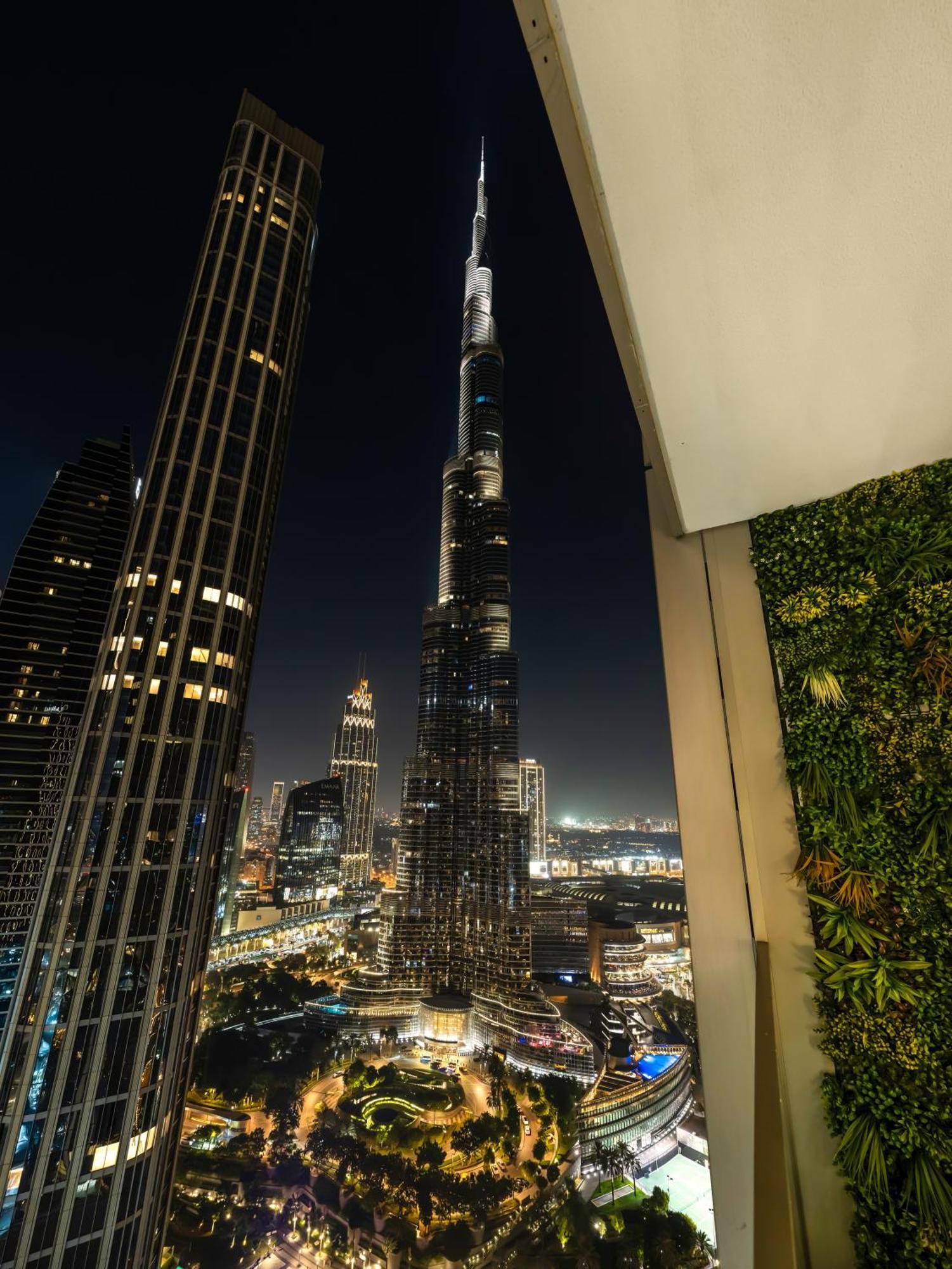 Grandeur 2 Bedroom I Burj Khalifa & Fountain Views I Free Parking, Gym, Pool, Wi-fi & Ps5 I By Skyline Serenity Apartamento Dubái