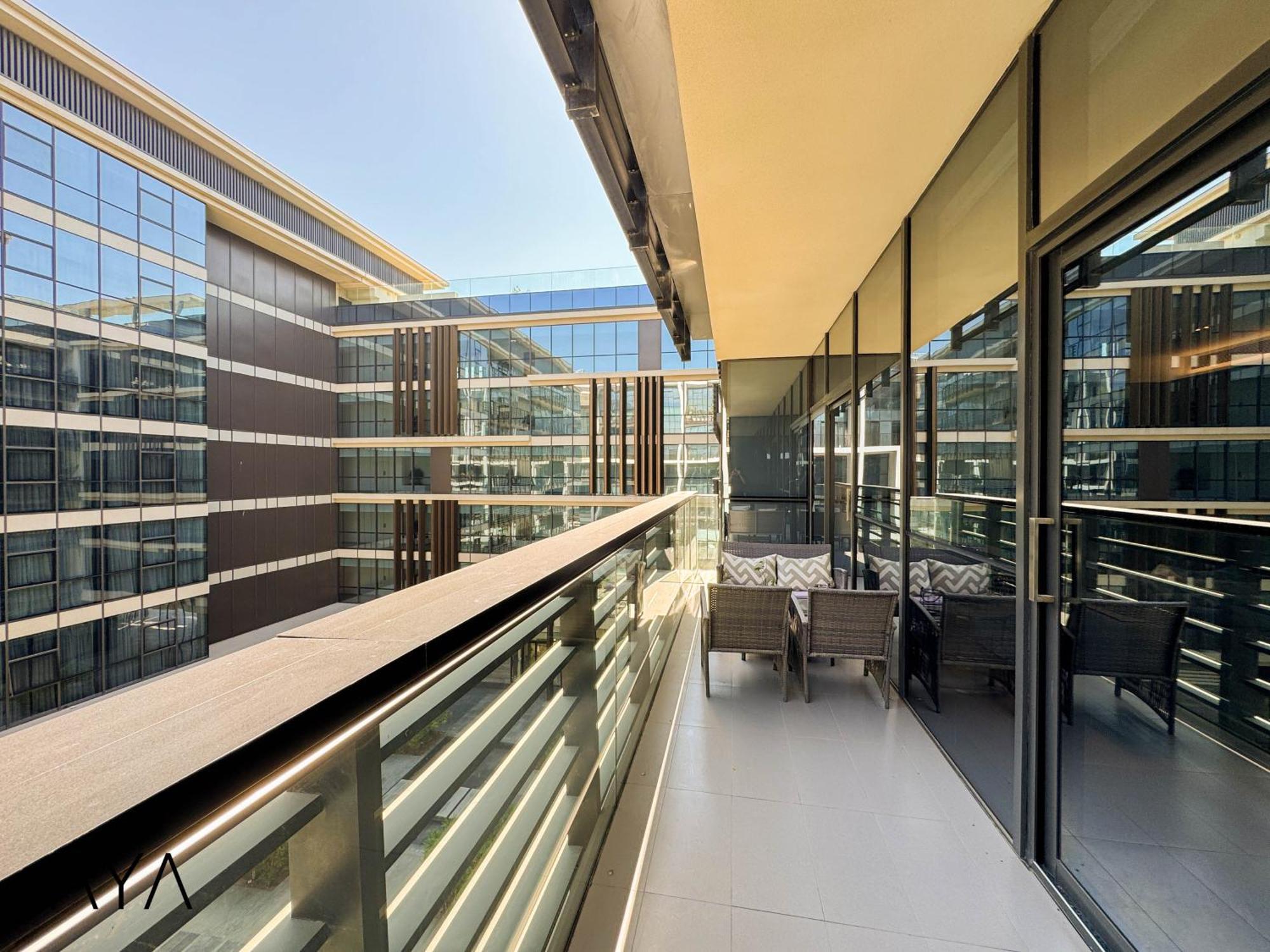 Luxury With Pool, Patio & Gym In Walk