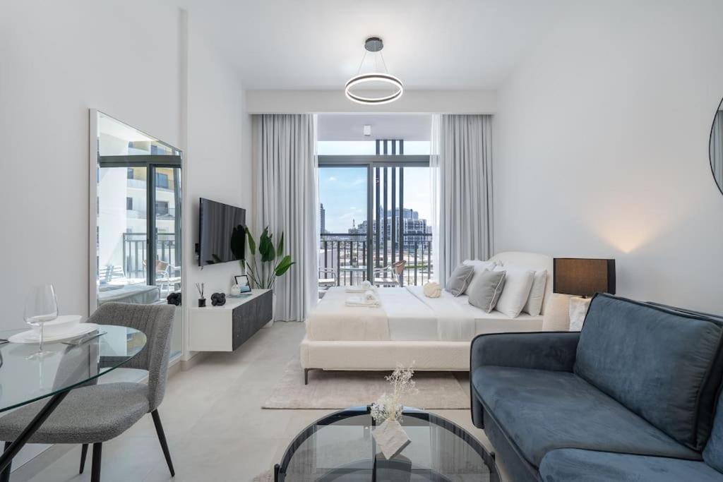 Location And Work And Chill Near Miracle Garden Apartment *