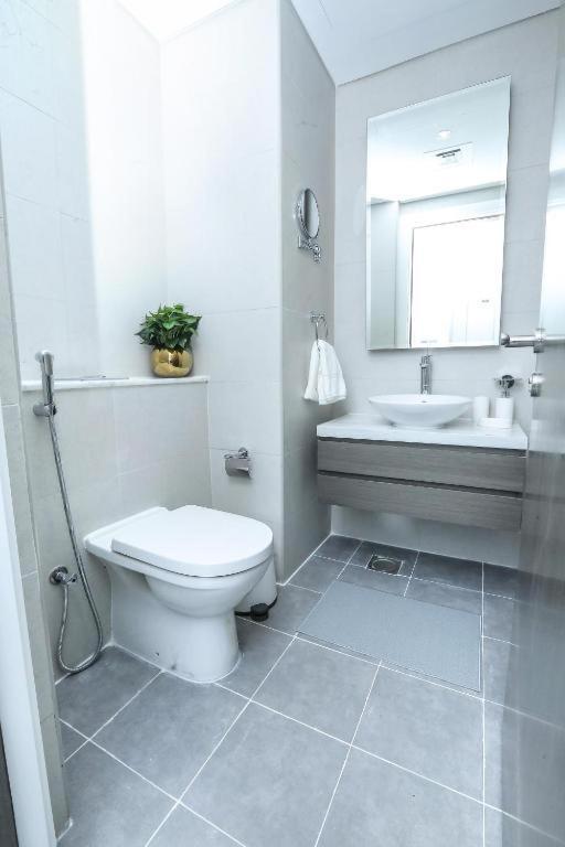 Furnished With Big Balcony, Full Canal View, High Floor *