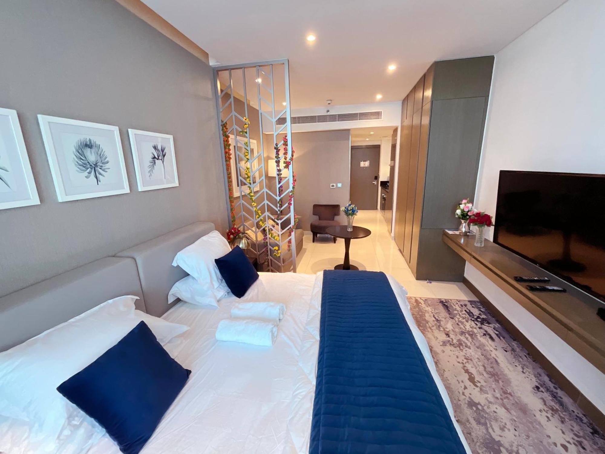 Apartment Furnished With Big Balcony, Full Canal View, High Floor