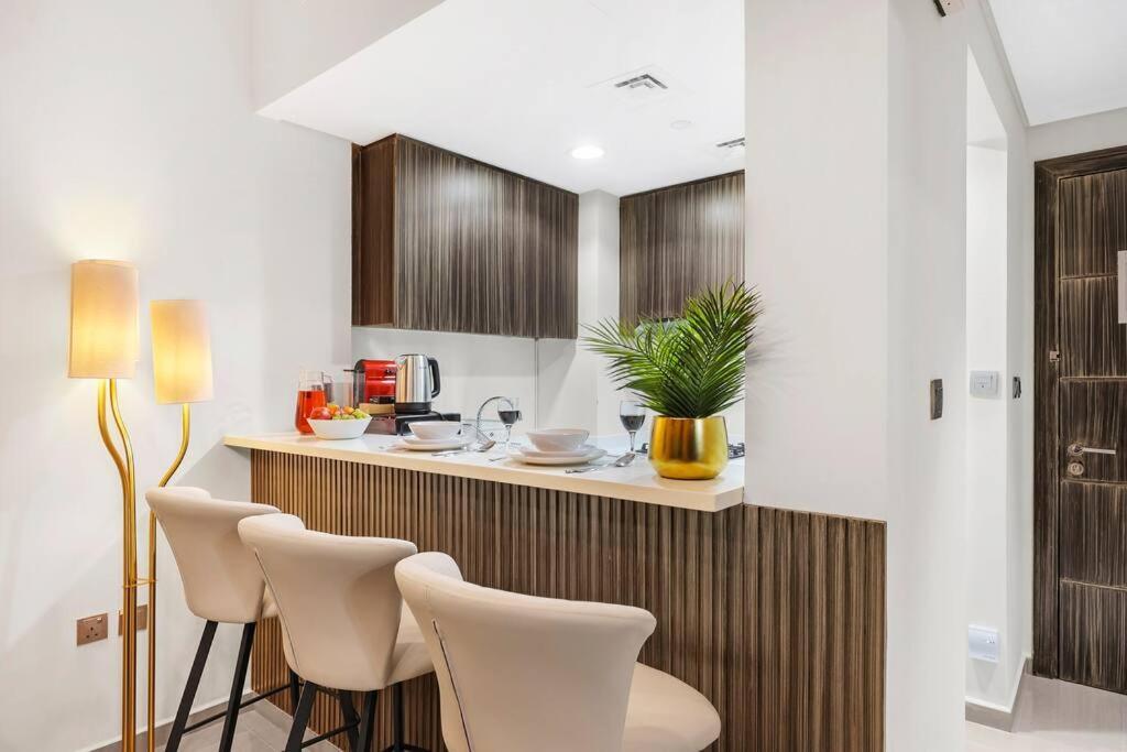 First Class 1br Breathtaking Skyline View Apartment