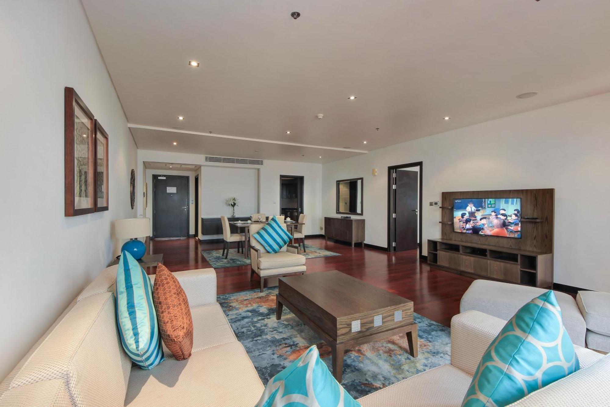 Luxe Getaways Royal Amwaj Palm Jumeirah Dubai