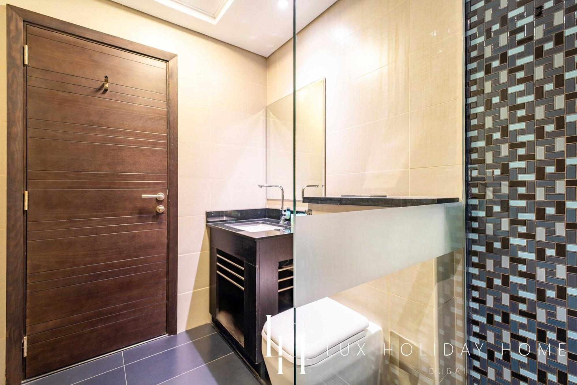 Lux Cayan Superior 3 In Marina Dubai