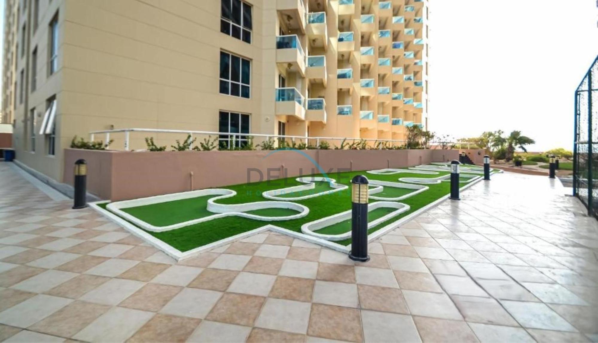 Chic In The Crescent A, Production By Deluxe Homes Dubaï