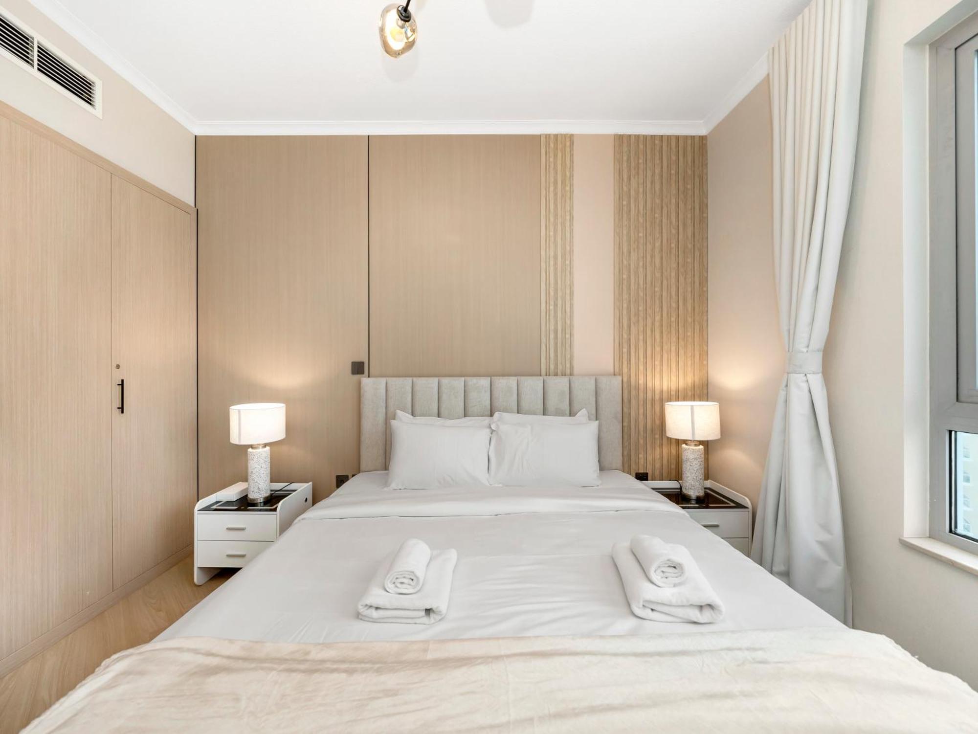 4 Bhk In Downtown With Iconic Burj Khalifa Views, 2 Minutes Walk To Mall Dubái