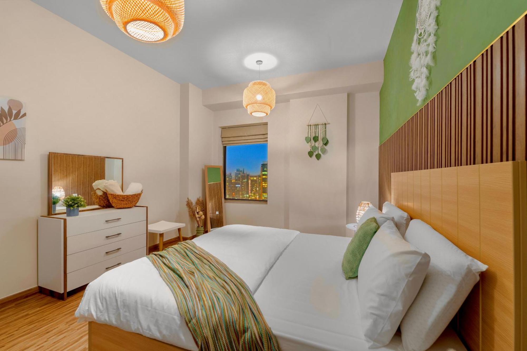 Semesterbostad Aesthetic , Sleeps 6, Pool, Gym & Waterfront Views