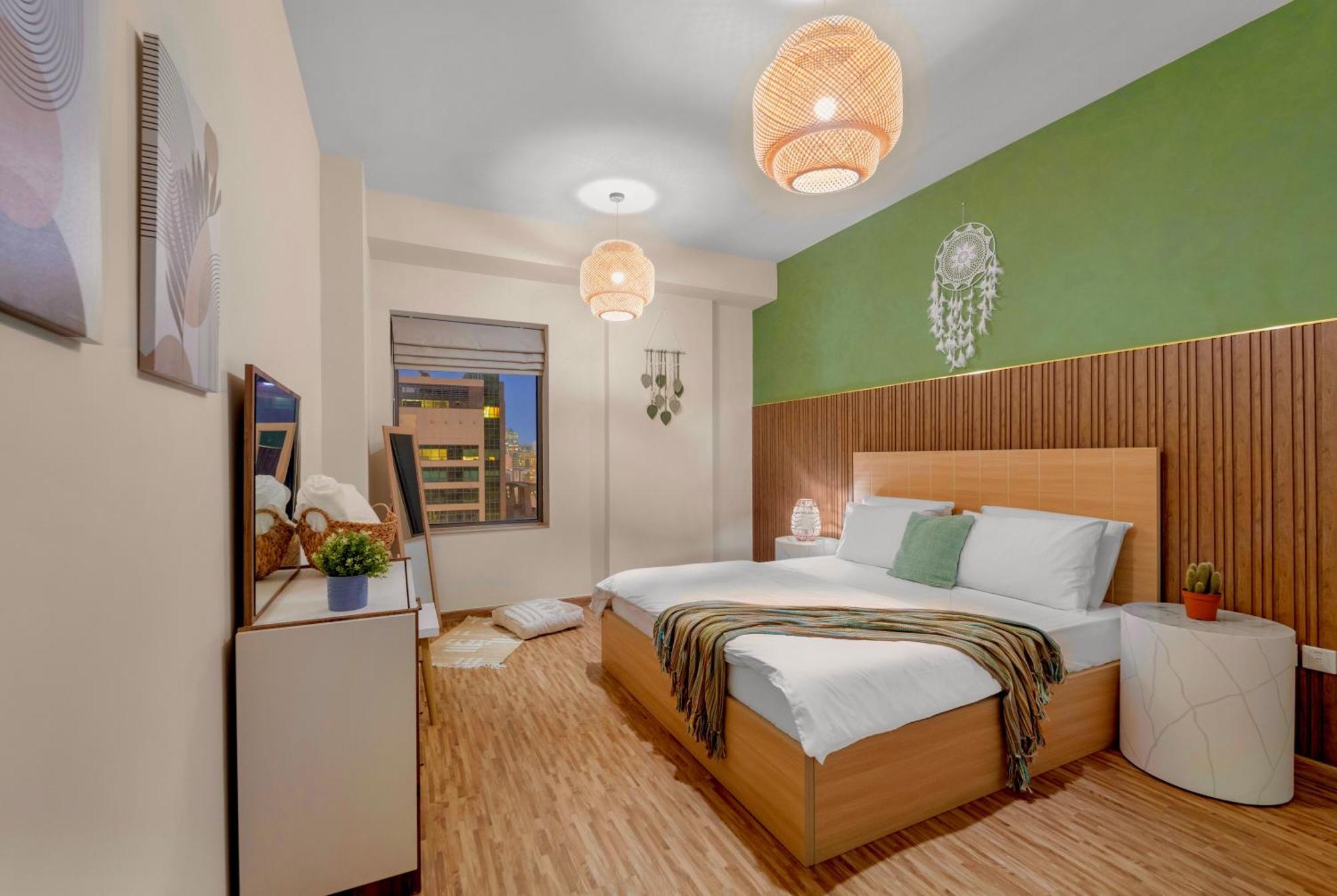 Semesterbostad Aesthetic , Sleeps 6, Pool, Gym & Waterfront Views