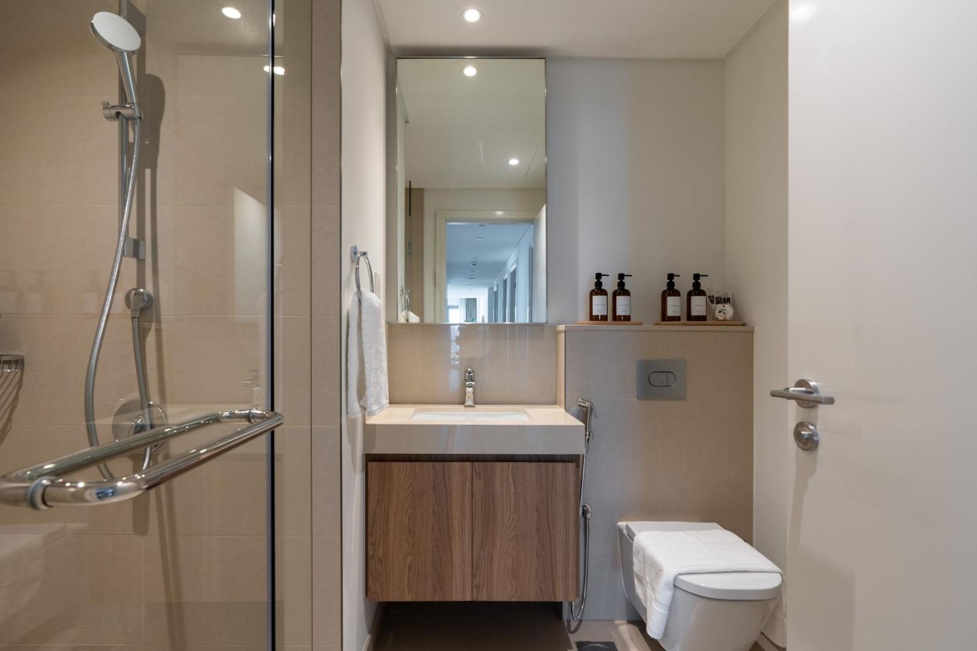 Stunning Luxury 4br Burj View 10 Mins To Mall Apartment Dubai
