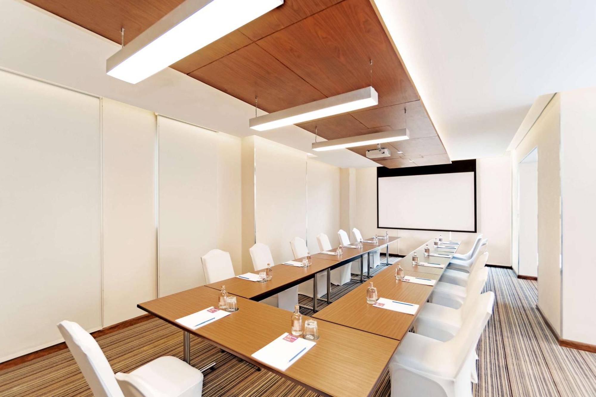 Hyatt Place Wasl District Hotel 4*