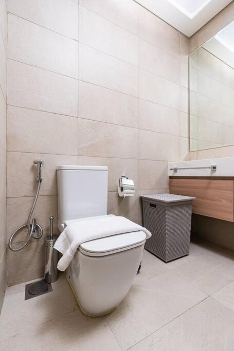 Nasma - Modern 3br Oasis With Balcony In Azizi Riviera Dubaï