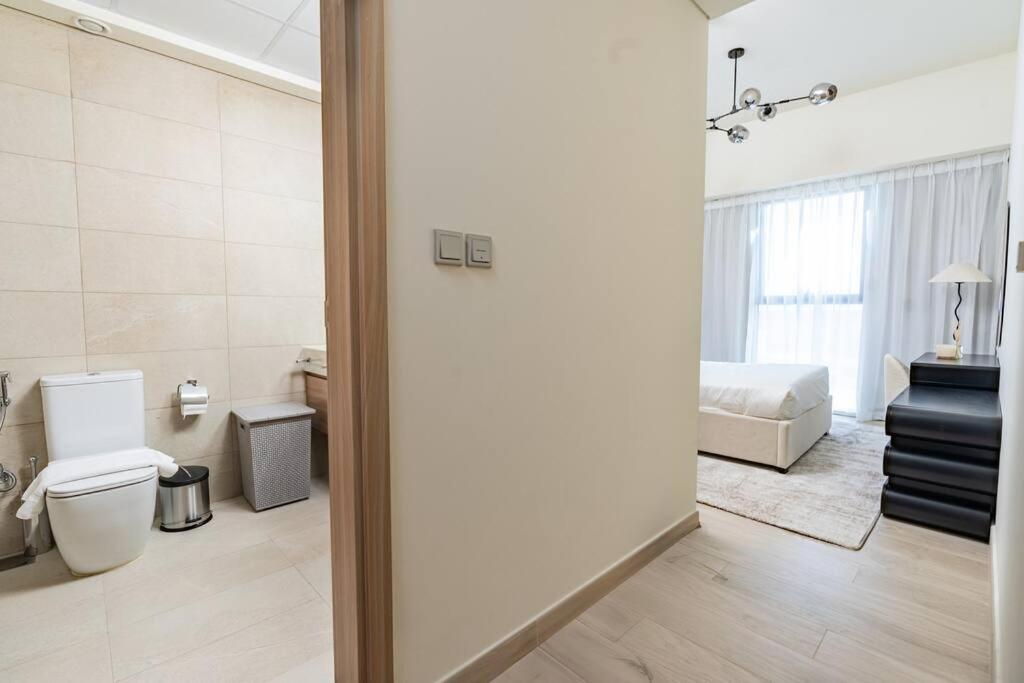 Nasma - Modern 3br Oasis With Balcony In Azizi Riviera Appartement