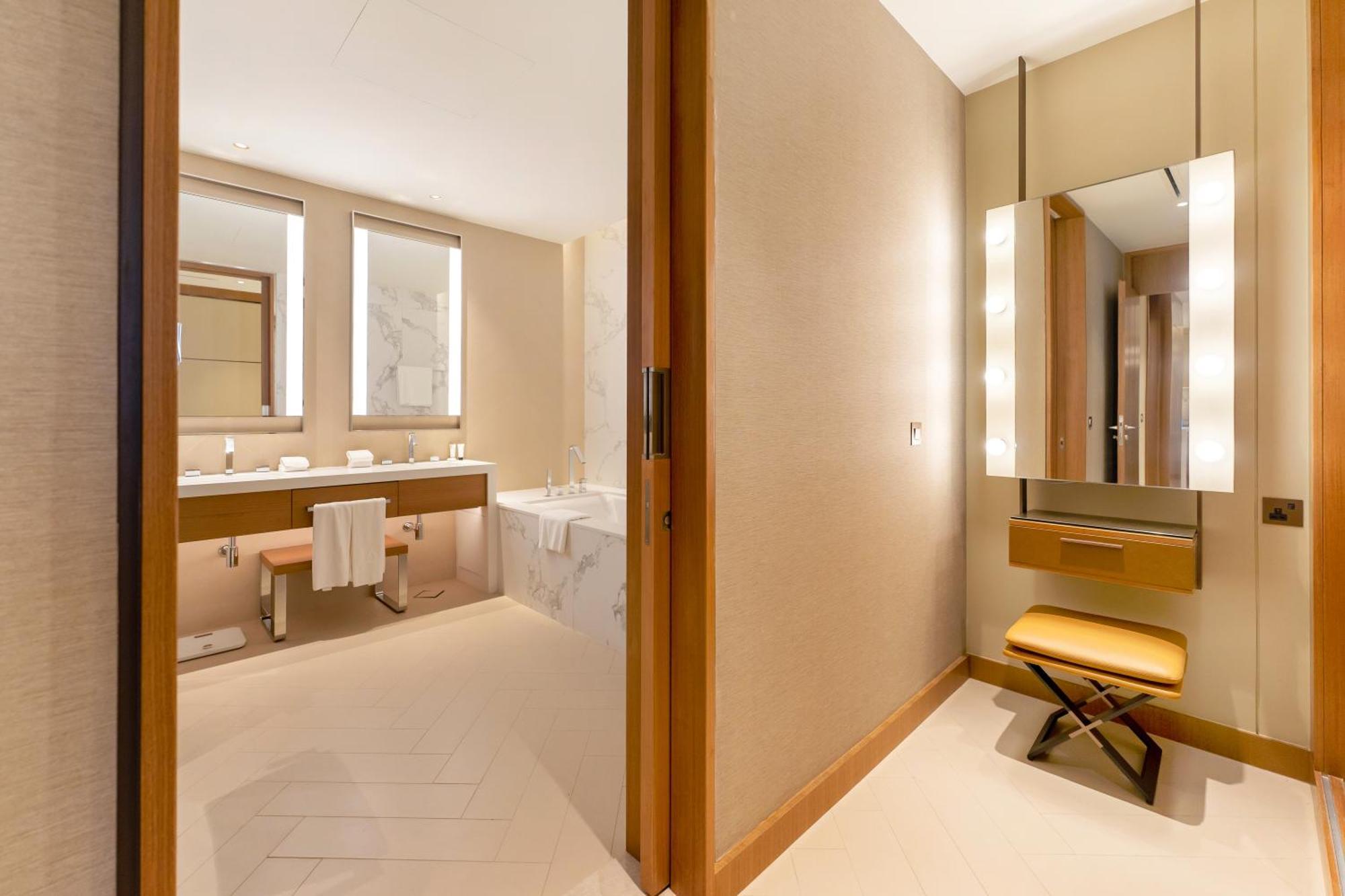 Fam Living - Address Residences Opera - Luxurious 2bed