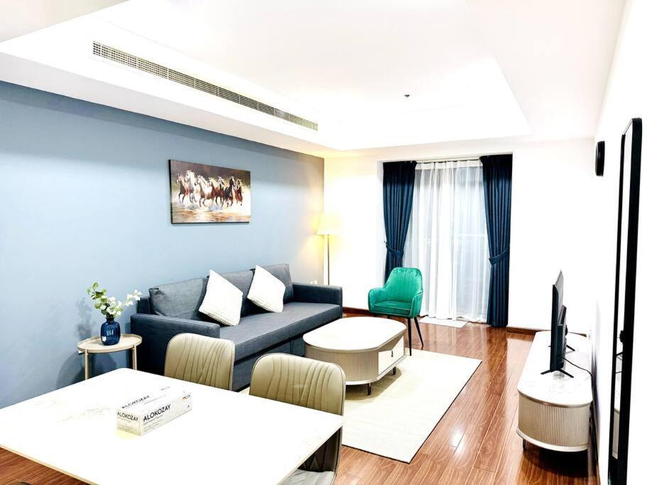 Opp And Club, Next To Marina Walk, Luxury *