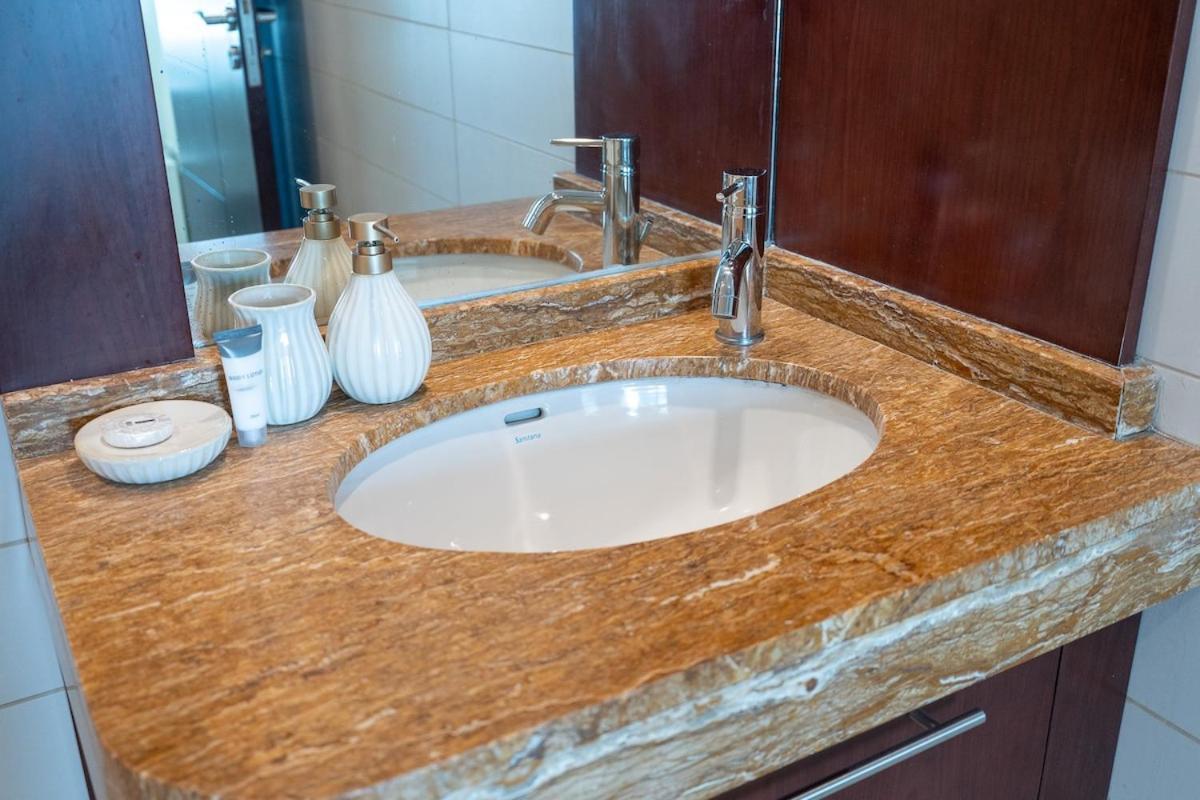 Delightful 1-bedroom Retreat At Burj Views In Downtown Apartamento