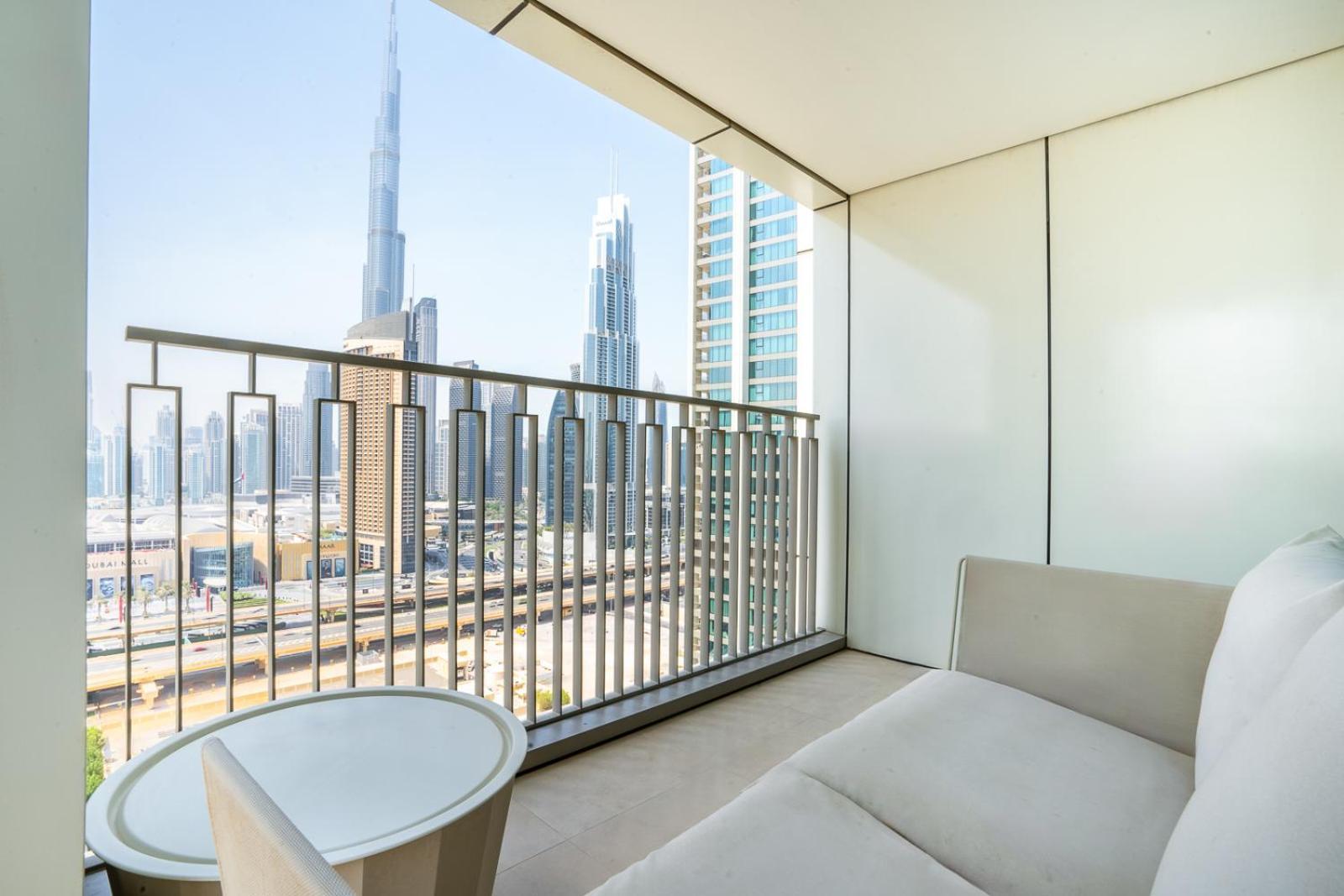 Rh - Burj Khalifa View, 03br With Maid's Room, 7 Mins Walk To Burj Khalifa Apartamento Dubái