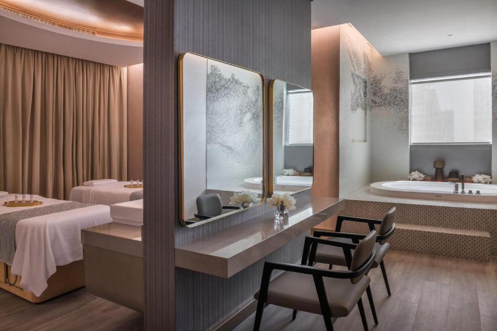 Panoramic Burj Khalifa And Sea View, Infinity Pool, Luxury 2br Apartment