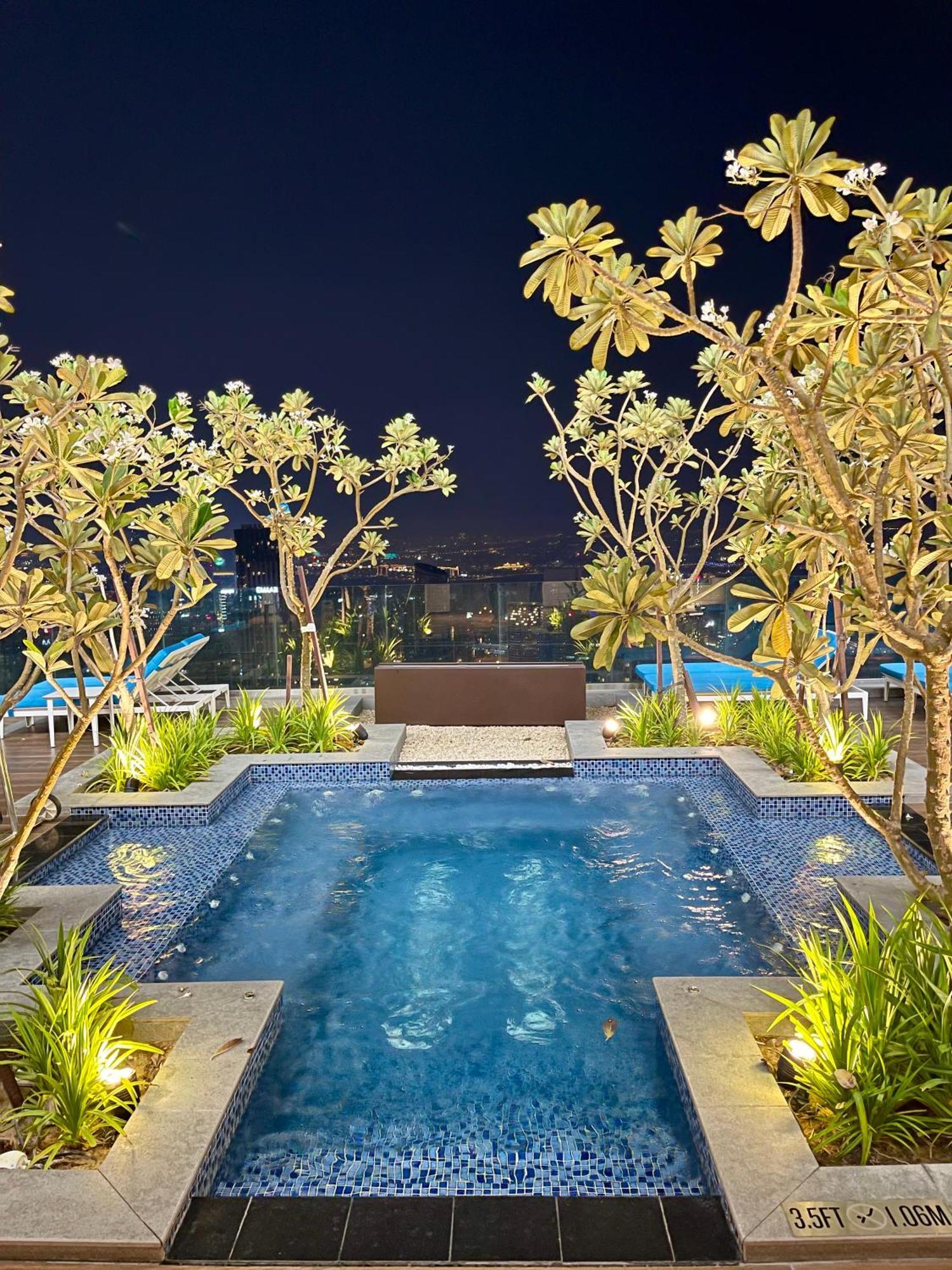 Apartment Panoramic Burj Khalifa And Sea View, Infinity Pool, Luxury 2br