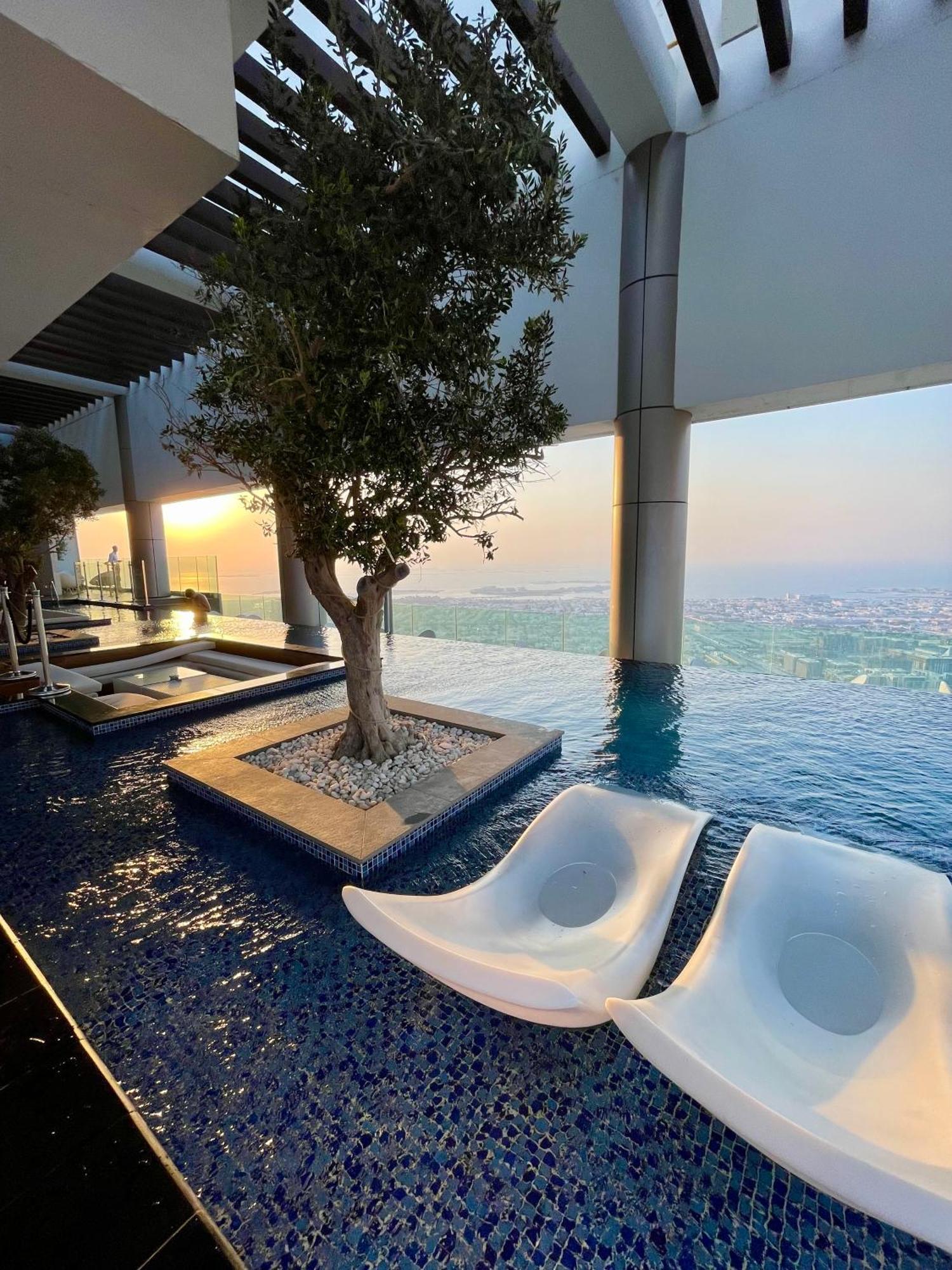 Apartment Panoramic Burj Khalifa And Sea View, Infinity Pool, Luxury 2br Dubai