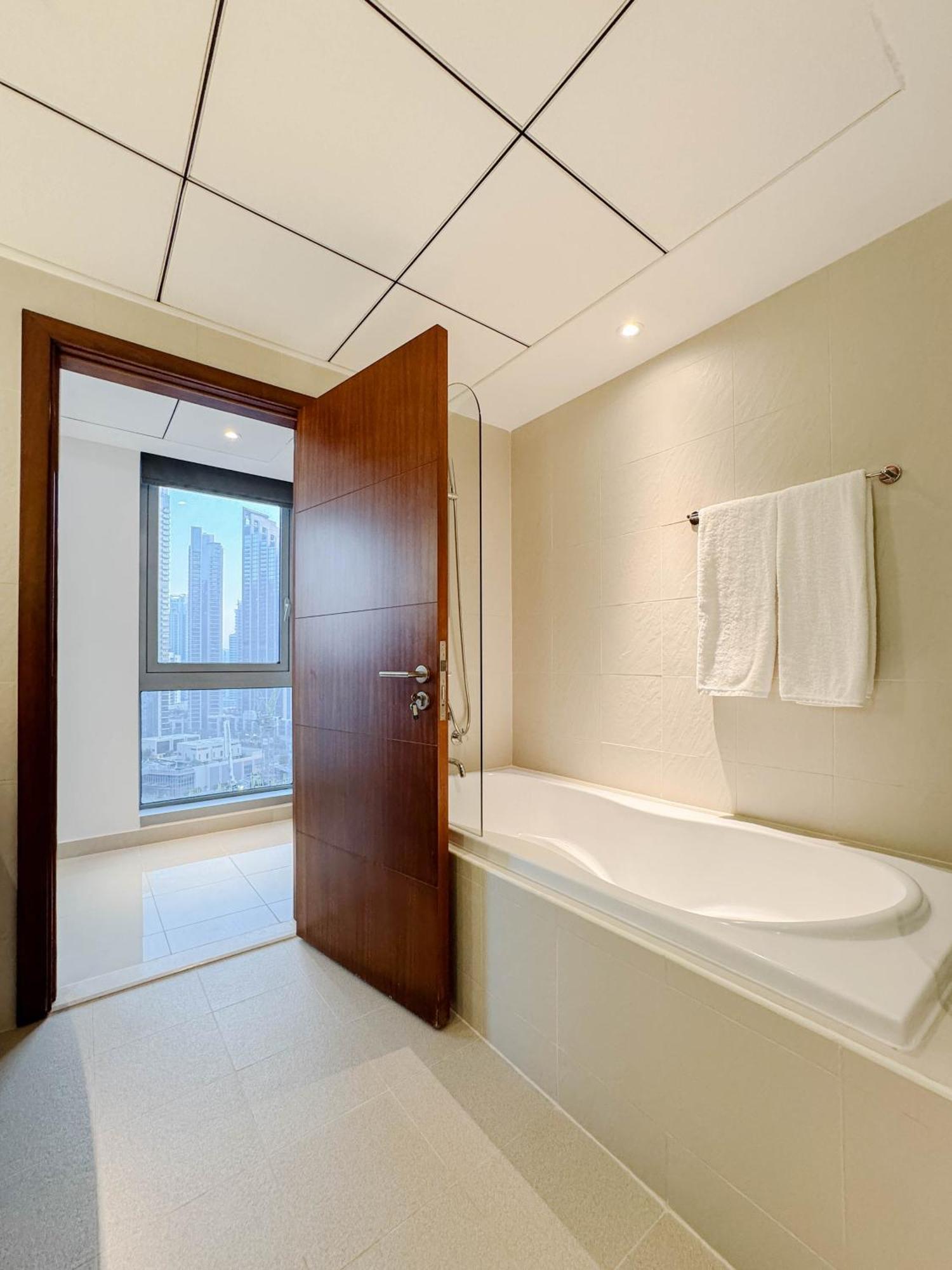 Appartement Downtown 2 Bedroom Burj Khalifa & Fountains Views 8 Min From Mall Dubaï