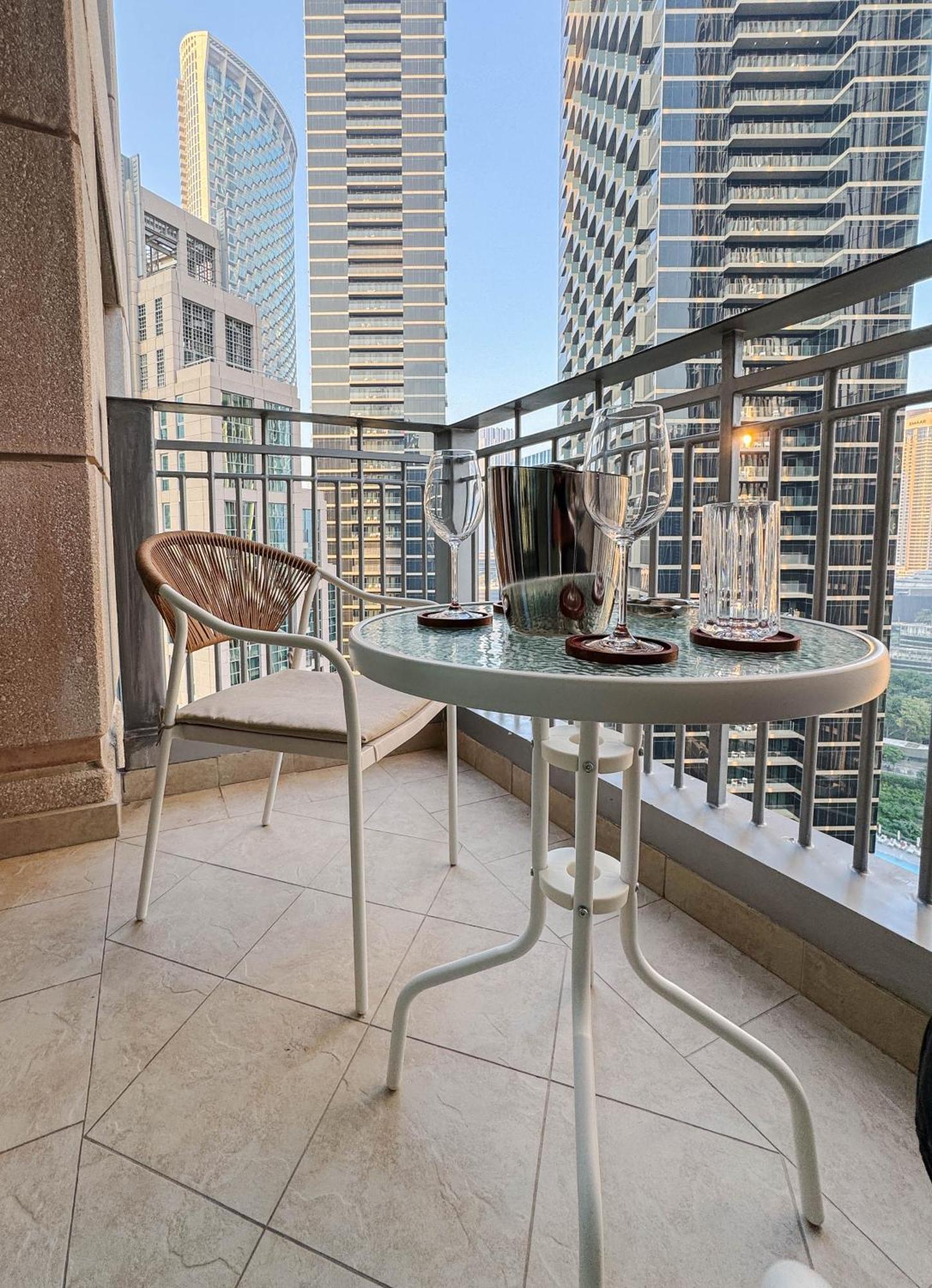 Downtown 2 Bedroom Burj Khalifa & Fountains Views 8 Min From Mall Dubaï
