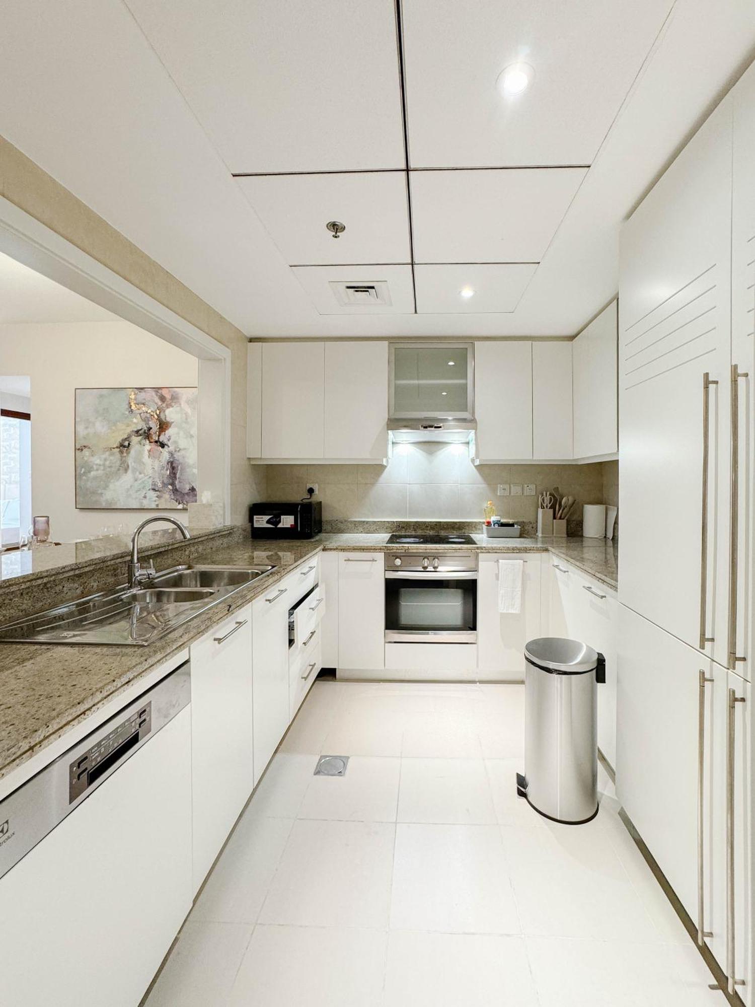 Downtown 2 Bedroom Burj Khalifa & Fountains Views 8 Min From Mall Appartement Dubaï