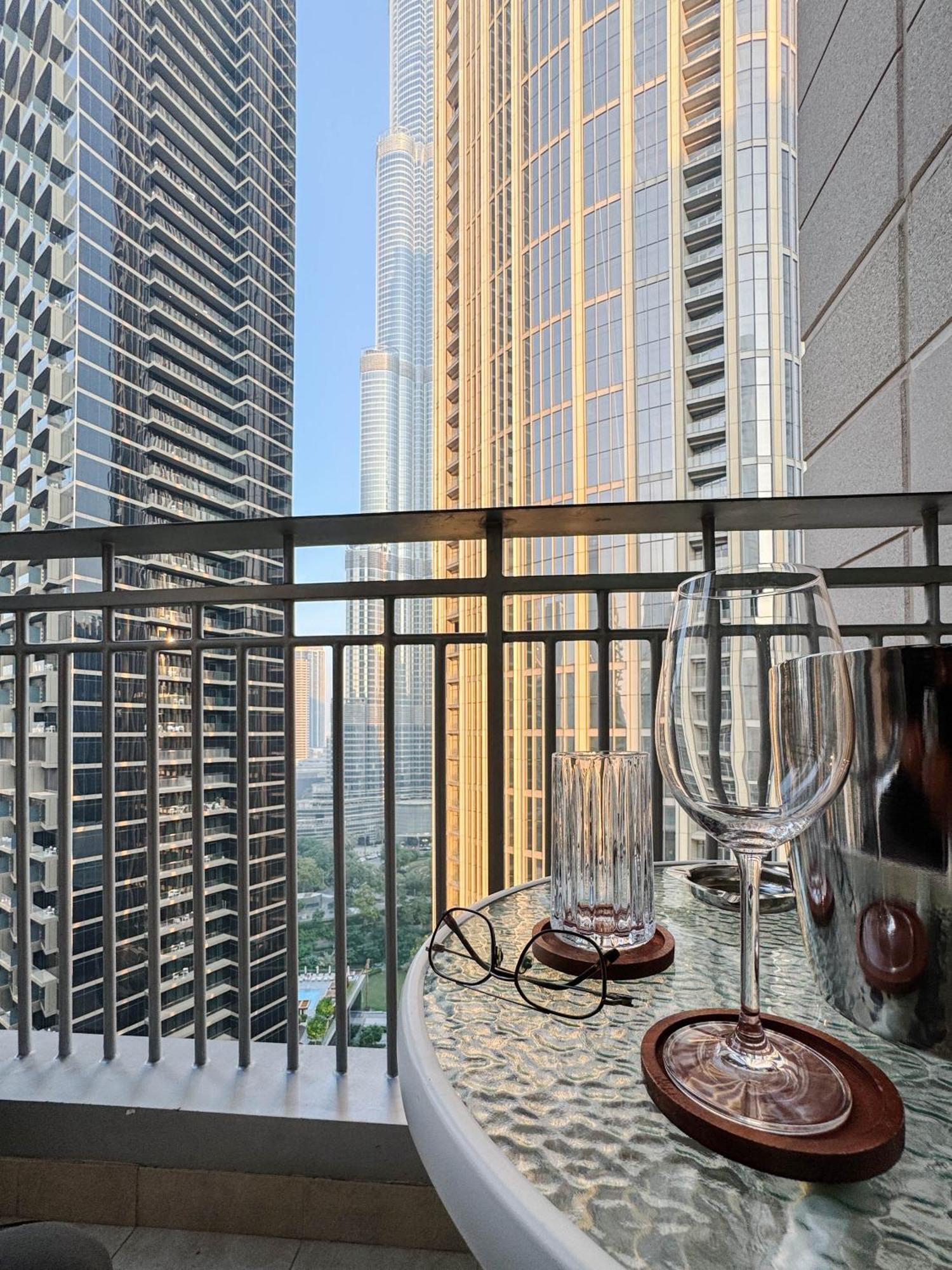 Downtown 2 Bedroom Burj Khalifa & Fountains Views 8 Min From Mall Dubaï