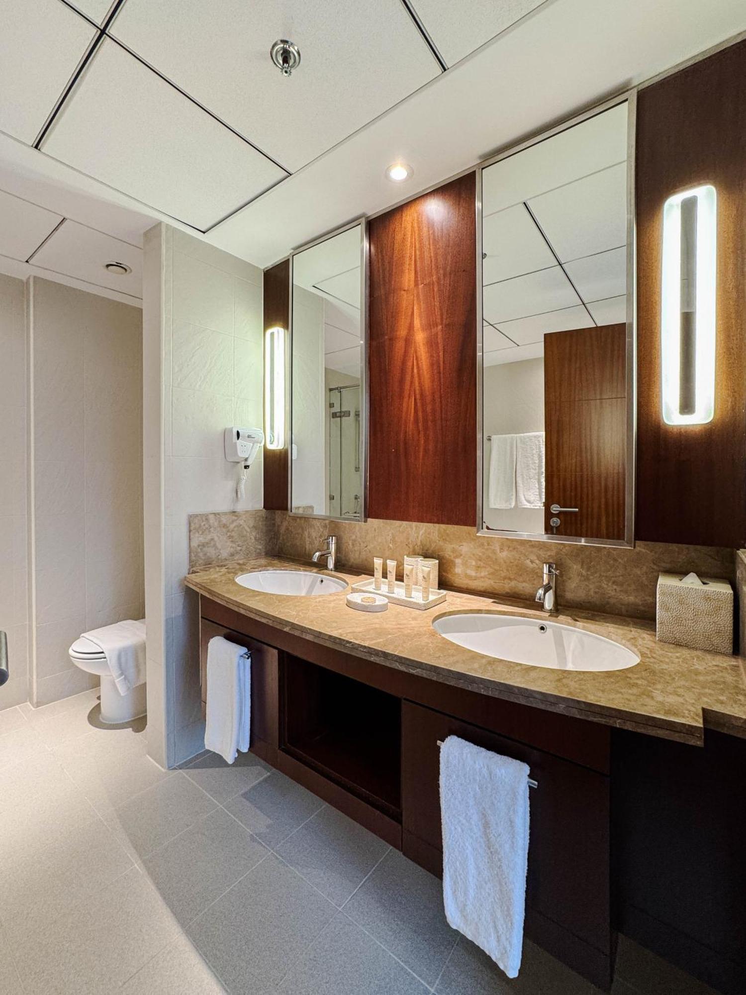Downtown 2 Bedroom Burj Khalifa & Fountains Views 8 Min From Mall Appartement Dubaï