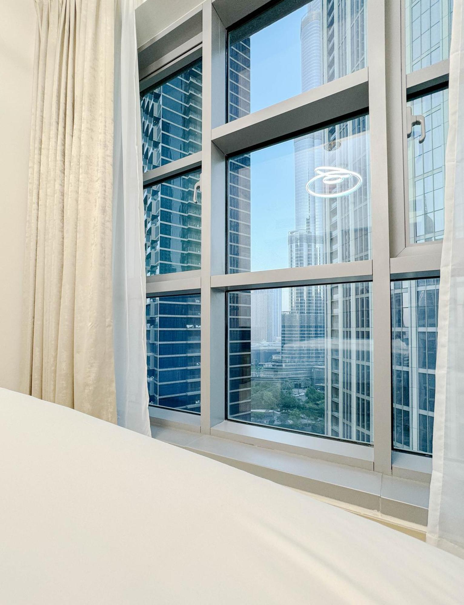Downtown 2 Bedroom Burj Khalifa & Fountains Views 8 Min From Mall * Dubaï