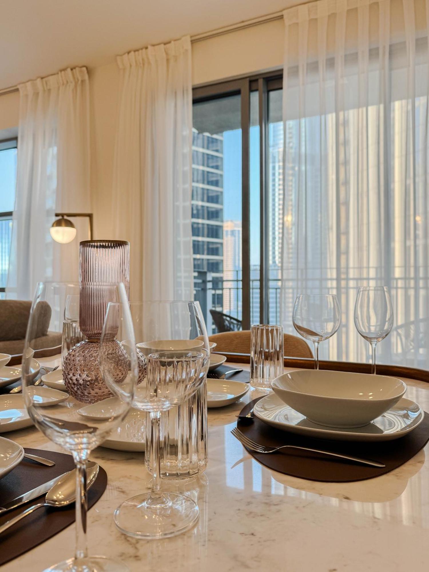 Downtown 2 Bedroom Burj Khalifa & Fountains Views 8 Min From Mall Appartement