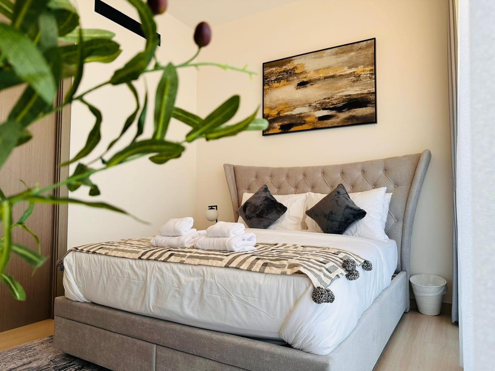 Sleek 1br In Jvc Free Parking Pool & Balcony Dubai