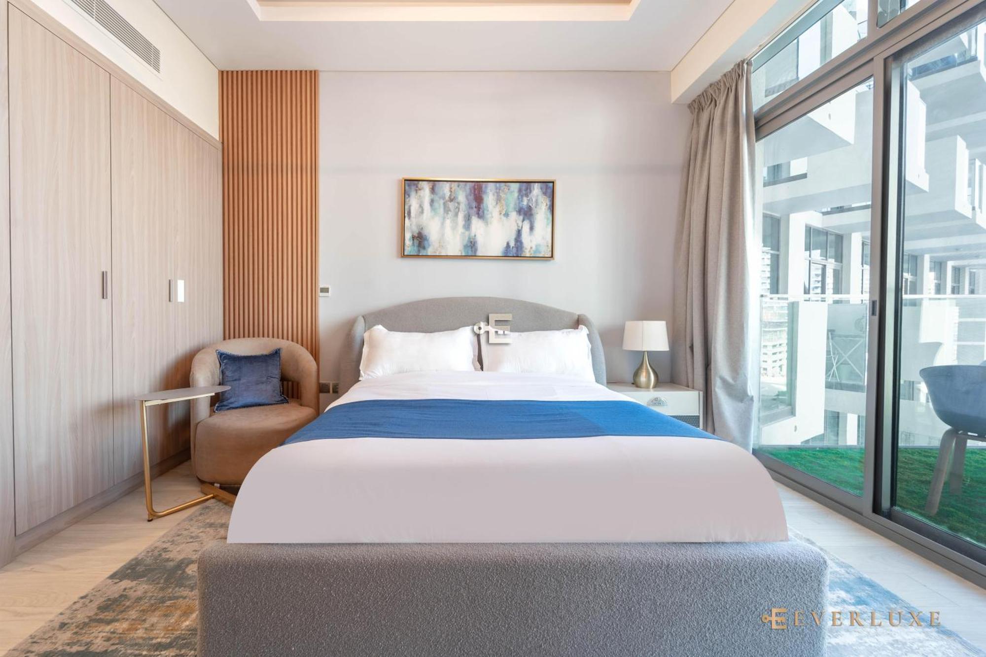 Everluxe Modern Pool View In Al Jaddaf Apartment *