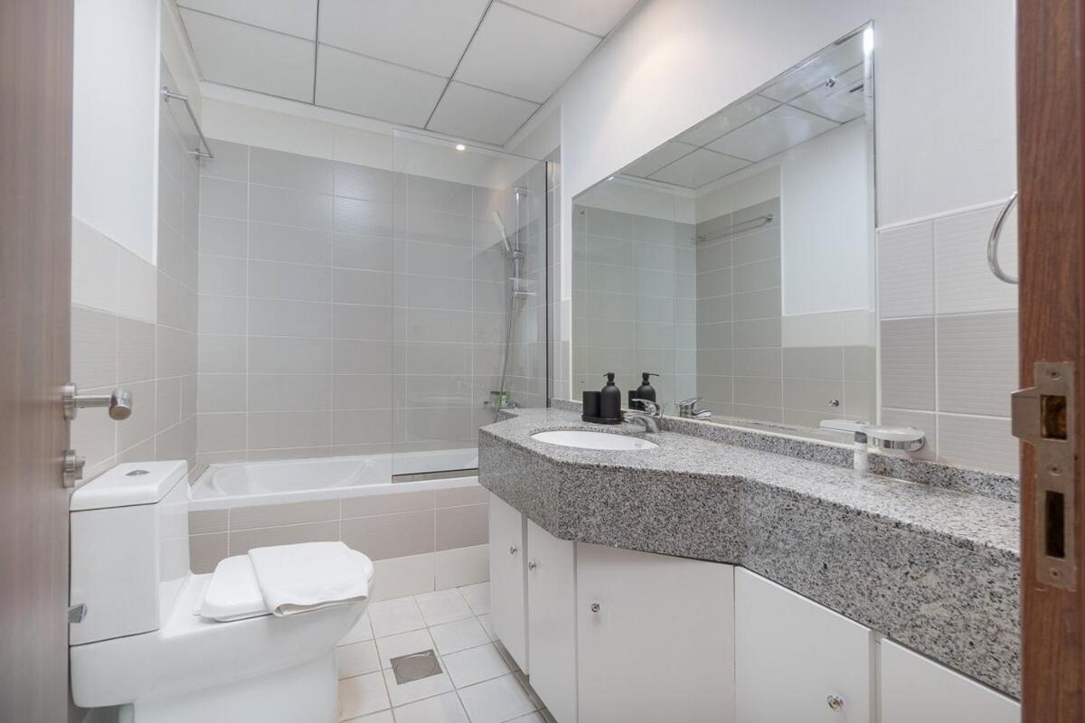 Charming 2-bedroom At Imperial Residences In Jvt