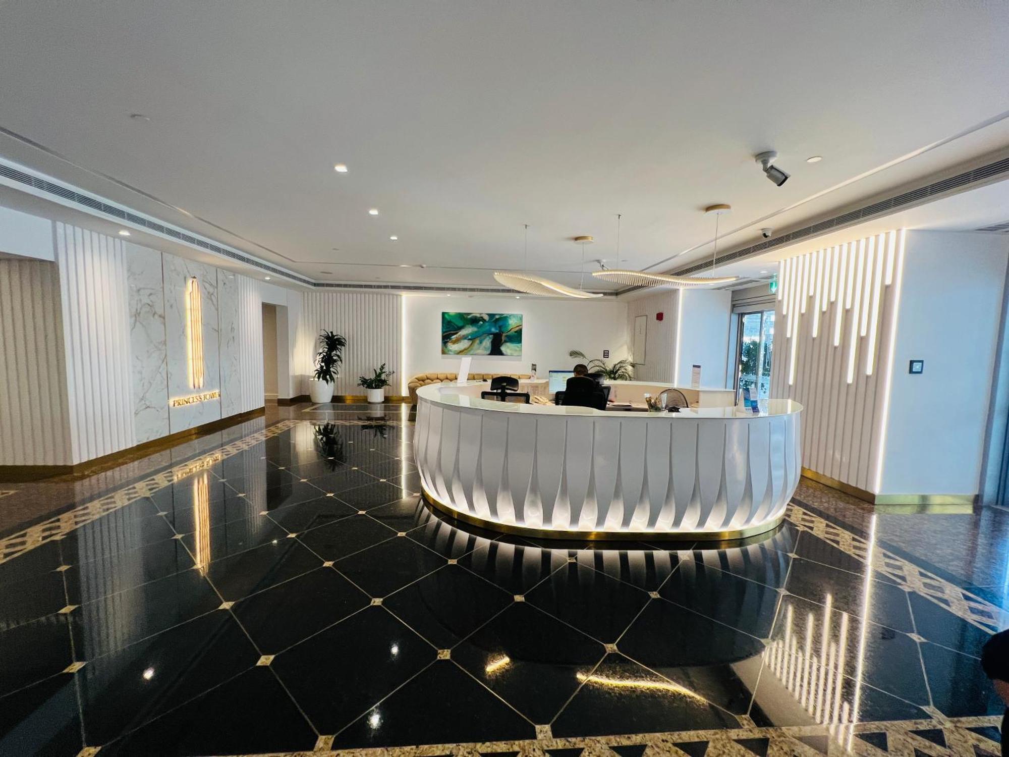Opp And Club, Next To Marina Walk, Luxury Dubaï