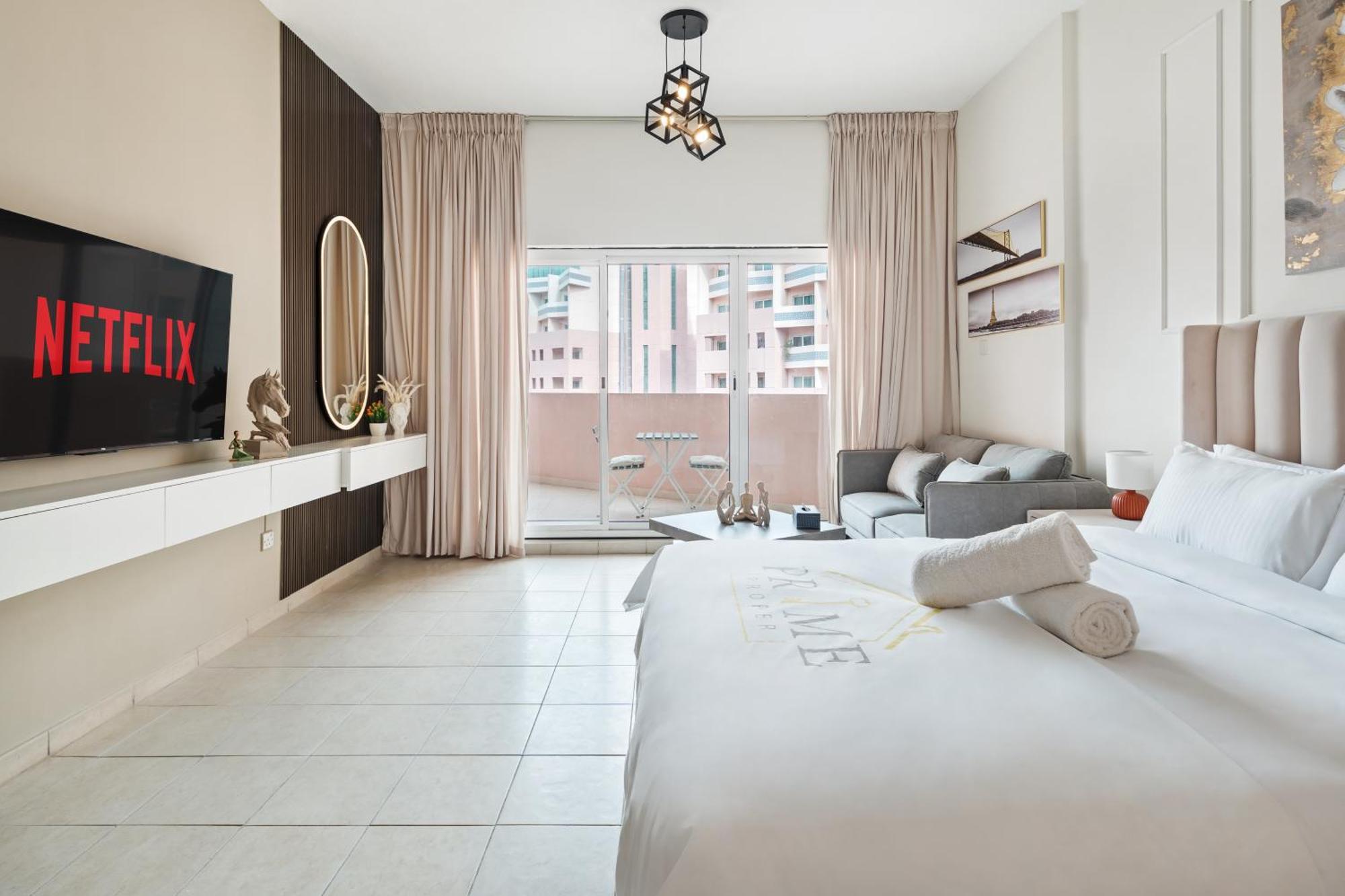 Sunny Perfect For Discovery Gardens Apartment
