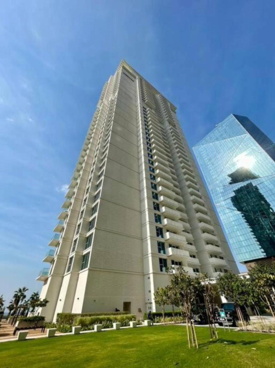 La Vie - 2 Bedroom Beachfront Full Sea View In Jbr Dubái