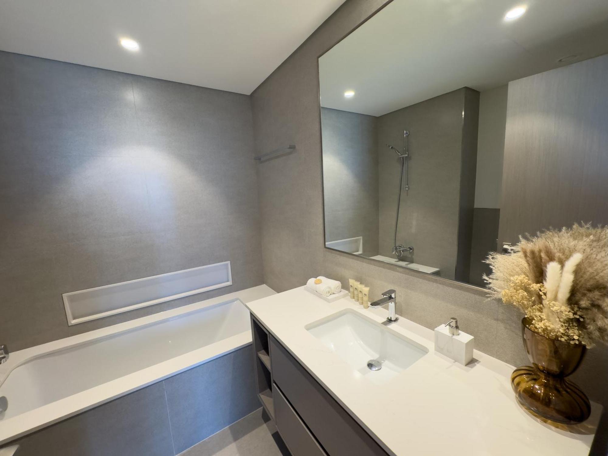 Grande Signature Residences 2br - Epic Burj Khalifa View At 38th Floor For 6-guests 360 Virtual Walk *