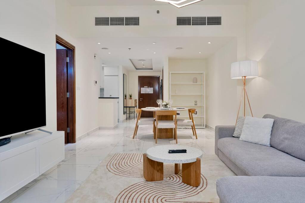 First Class 1br Captivating Views Apartamento Dubai