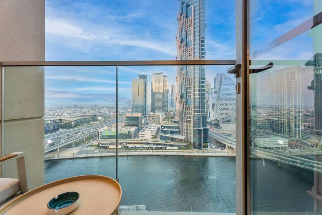 First Class 1br Captivating Views *