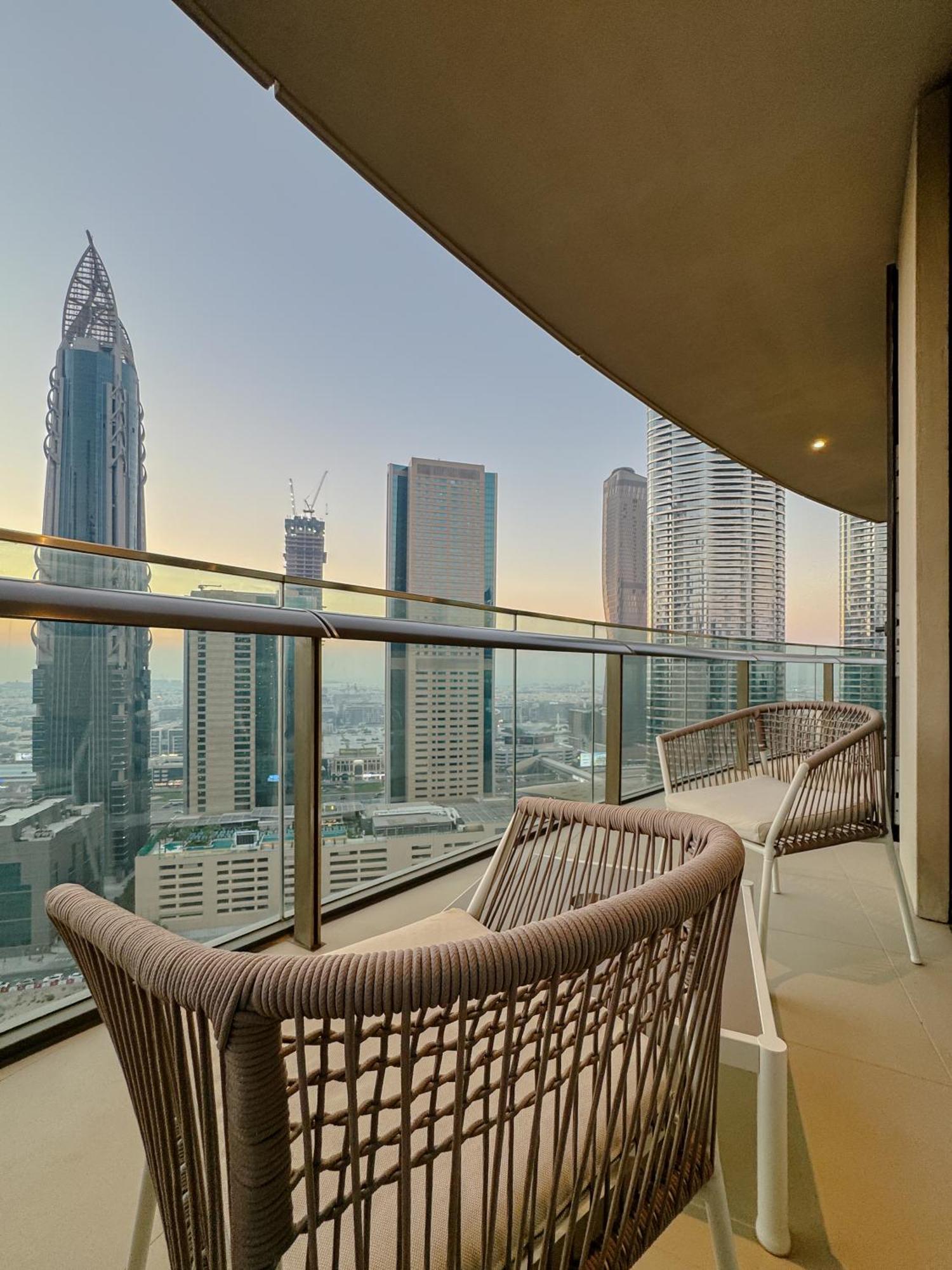 Mall Direct Connection - Burj Vista * Dubai